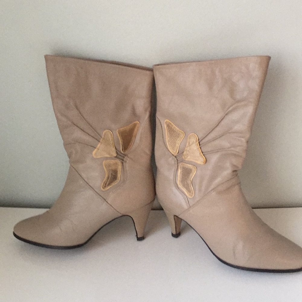vintage taupe-beige leather dressy boots with appliqué and kitten heel